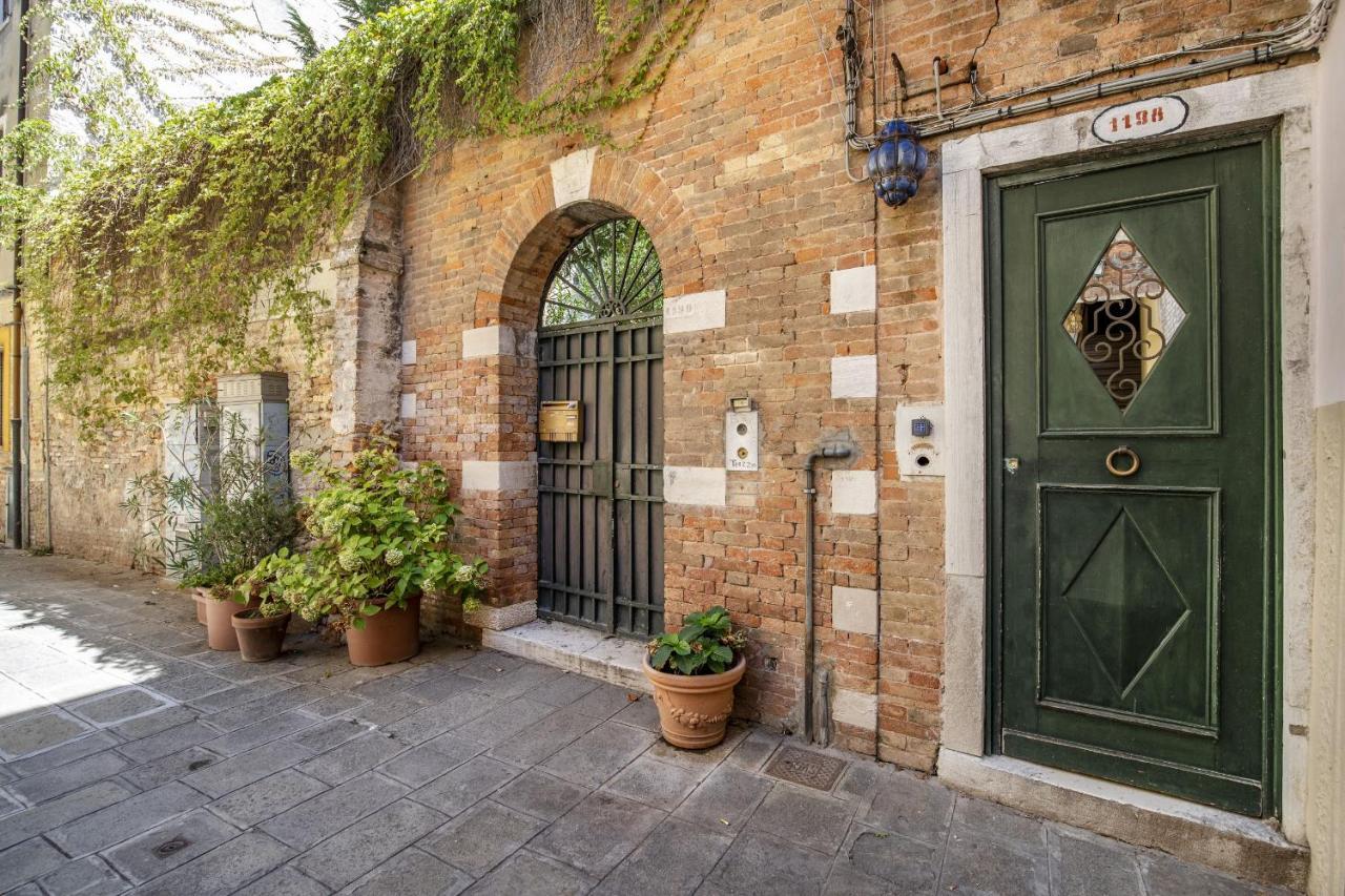 Residenza Centopietre - Dorsoduro By Wonderful Italy Venedig Exterior foto